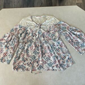 Woman’s Large decree tops